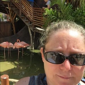 Meet your Posher, Lorie